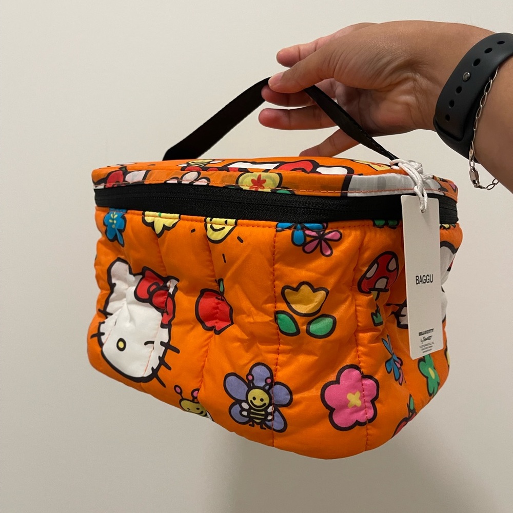 Baggu Hello Kitty puffy lunch bag brand new with tags - Picture 2 of 3
